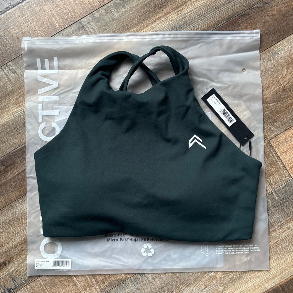 Easy Lift High neck Sports Bra